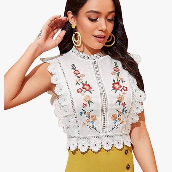 Forever 21 Tops - Forever 21 White Eyelet Lace Floral Embroidered Sleeveless Blouse